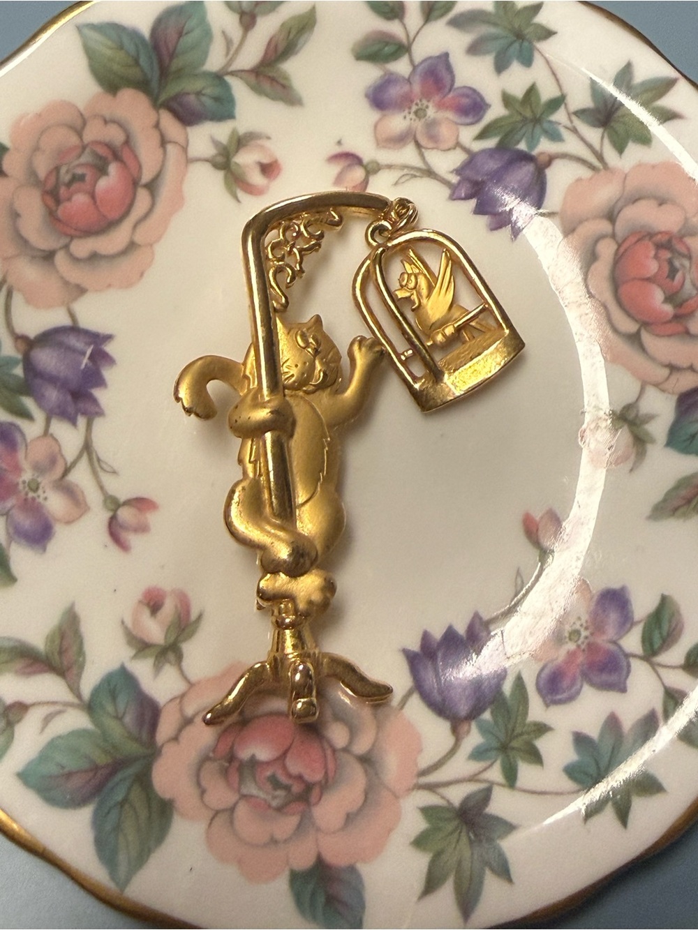 VintageJJ Gold Tone Kitty Cat On Bird Cage Pole Brooch Pin 2.5"